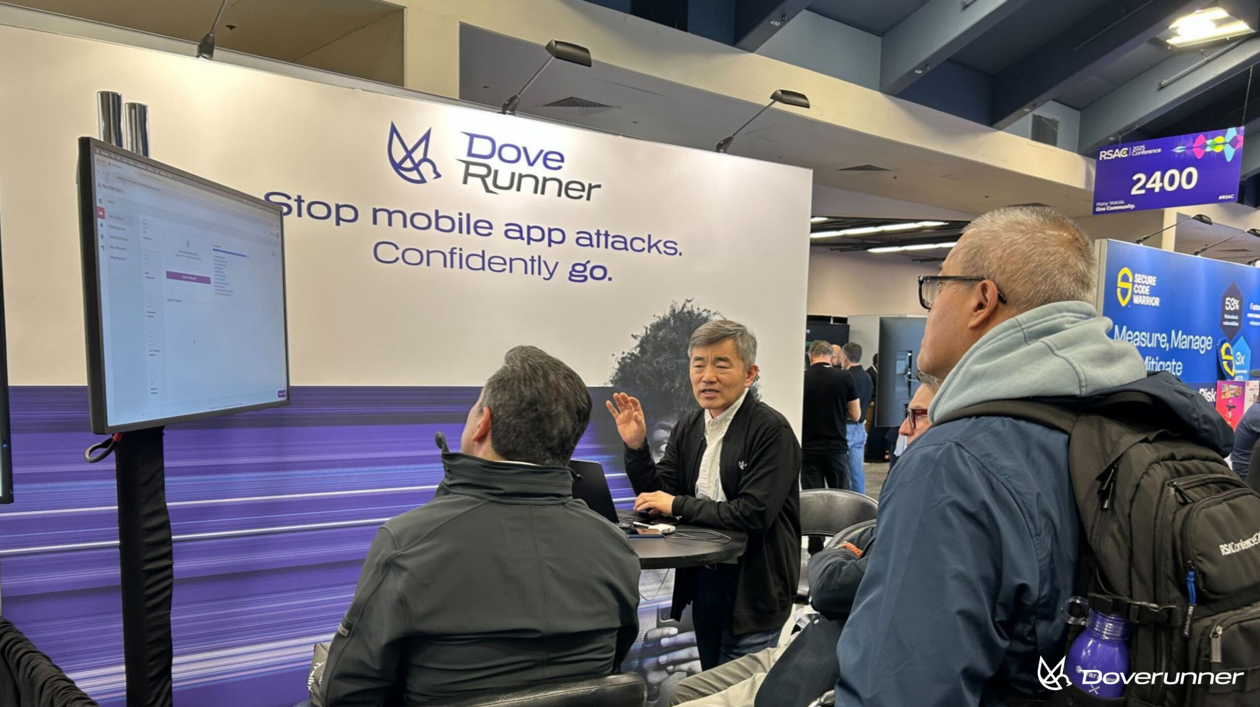 RSA 현장에서 Doverunner 부스를 운영하고 있는 모습